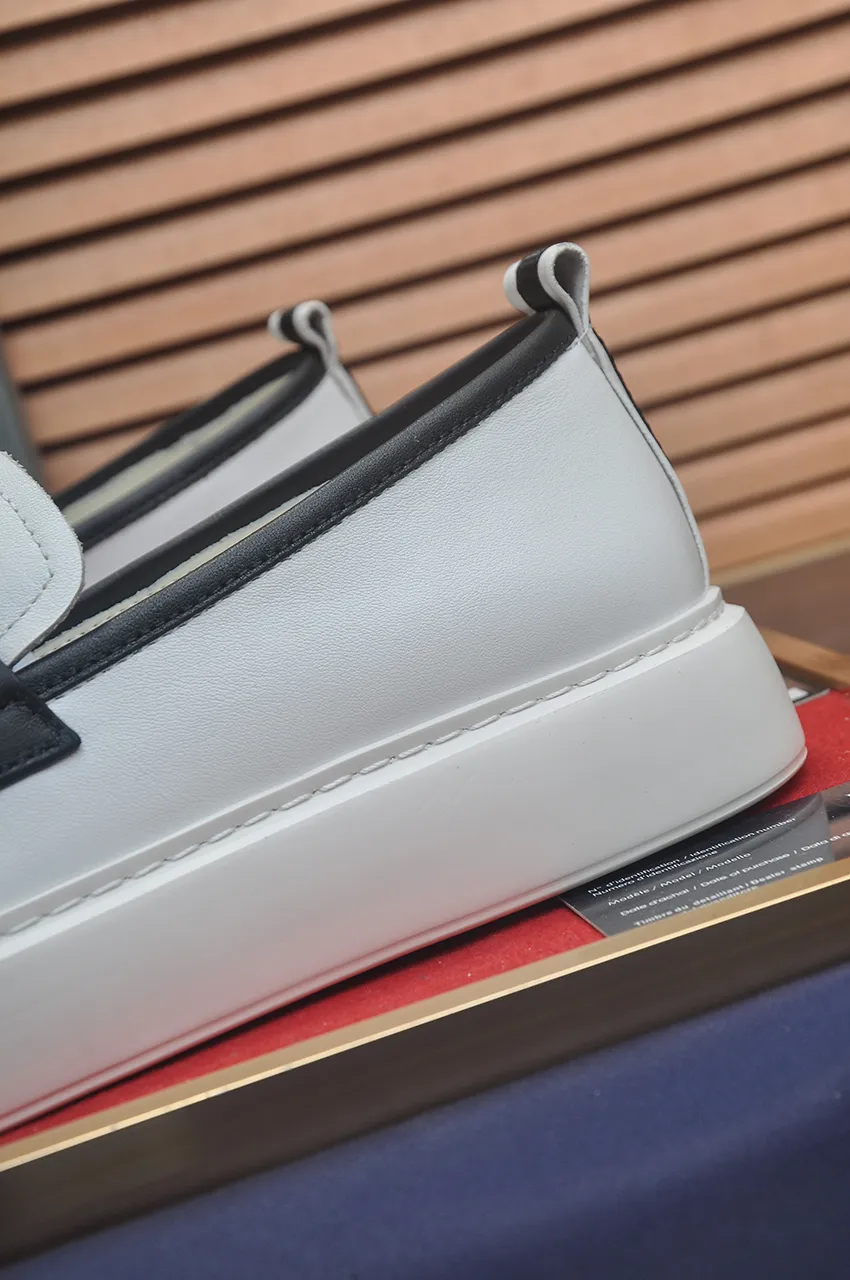 Men's shoes 💰580💶 [PRADA] Top original items, new seasonal styles, high-quality original items, top-grade high-mercerized cowhide combined with original breathable fabric + imported glue, imported stretch fabric inside with original cowhide feet, original thick outsole! Quality guaranteed! Code 38-45 (45 customized)